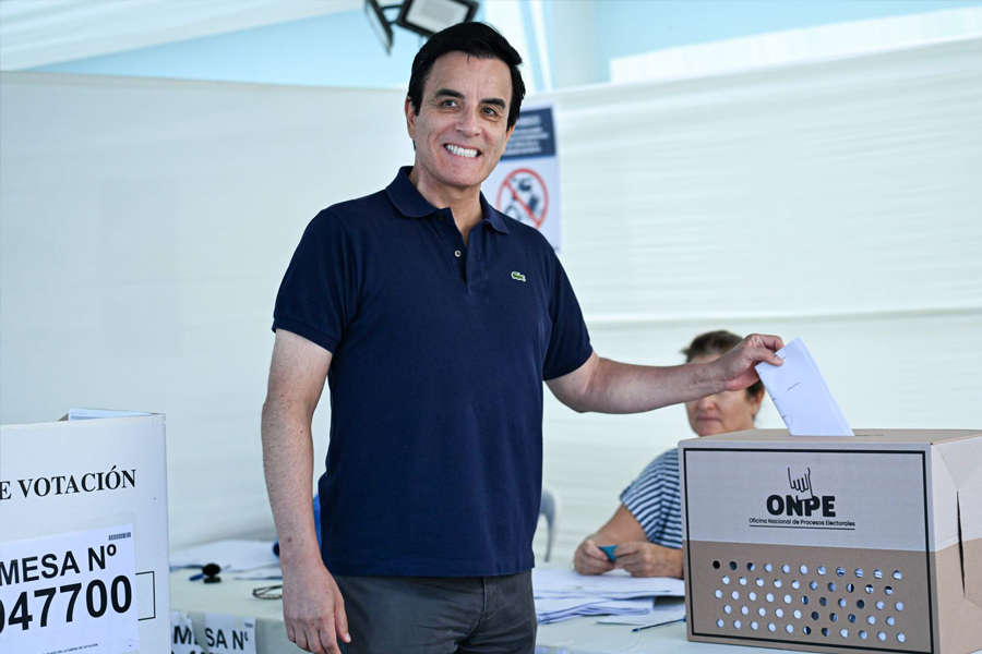 Elecciones 2026: Carlos Espá emite su voto